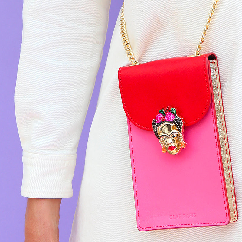 Jewellery clip Frida Kahlo worn on a pink and red phone pouch