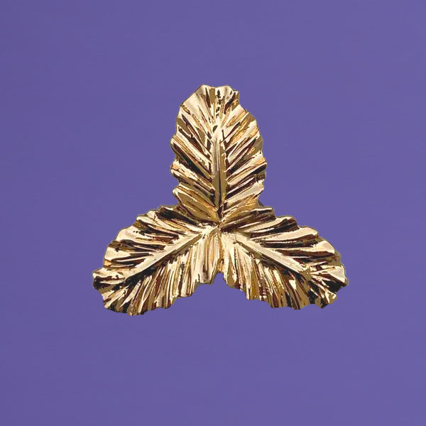 HIBISCOTO, hibiscus clap 3 leaves in gold, zamac material